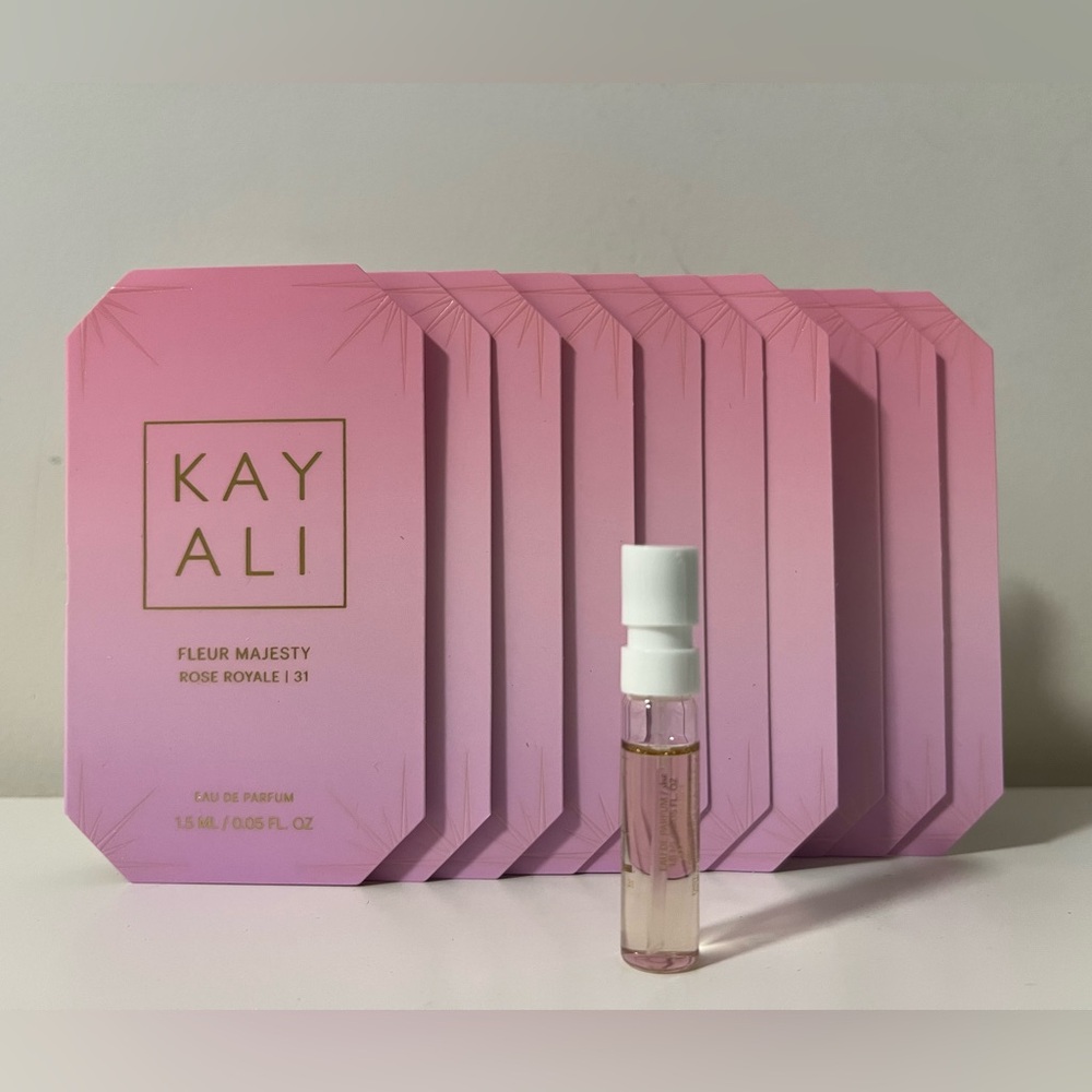 Fleur Majesty Rose Royale Sample